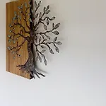 Le De La Foret Montmacq